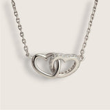 Infinite Embrace – Interlocking Hearts Necklace