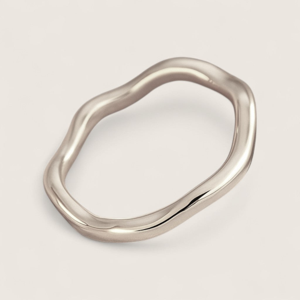 Fluid Edge – Wavy Band Ring