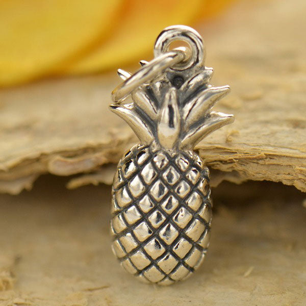 Textured Pineapple Necklace