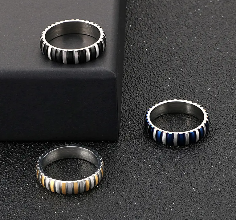 Vertical Two Tone Lined Ring