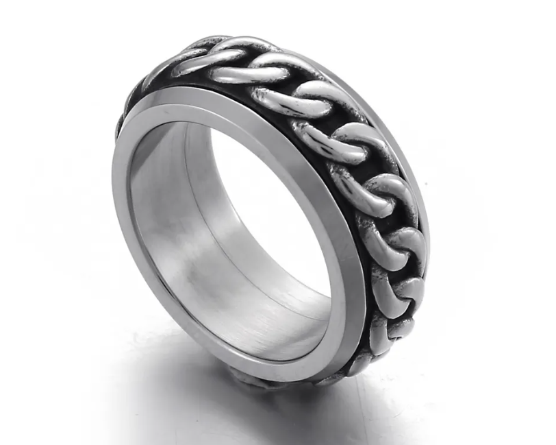 Wide Curb Chain Center Ring